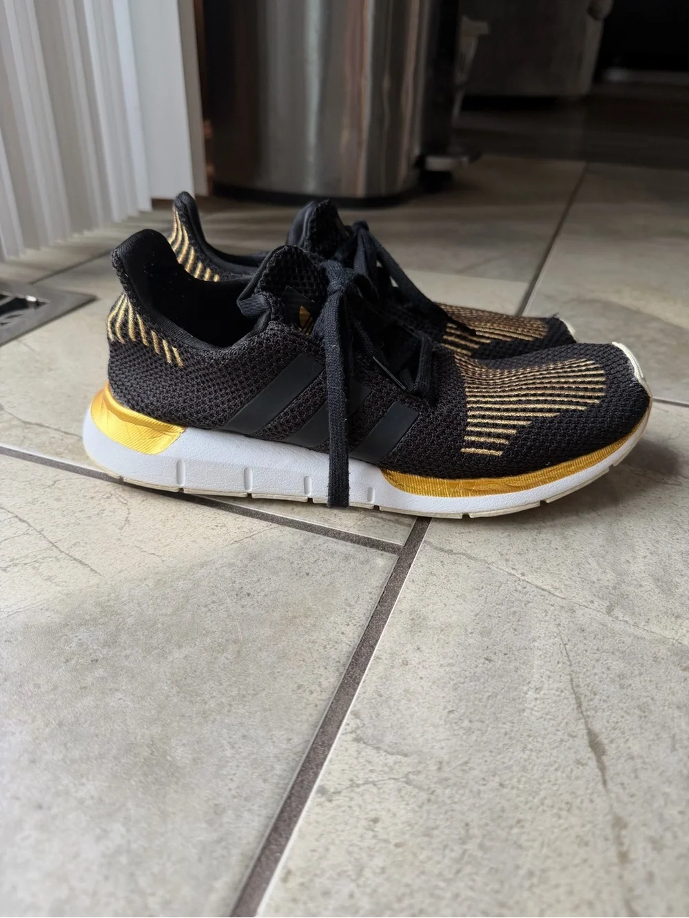 Adidas Swift Run Black Gold Knit Sneakers Men’s Size 8